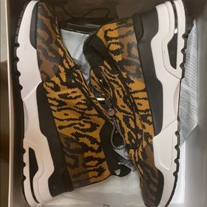 Great condition never been worn